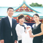 赤坂日枝神社でのお宮参り出張撮影で本殿前で集合写真