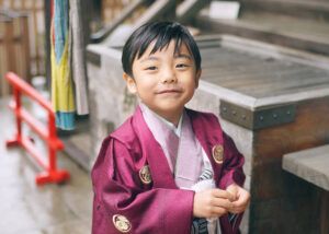 千葉県でお参りをする七五三の男の子