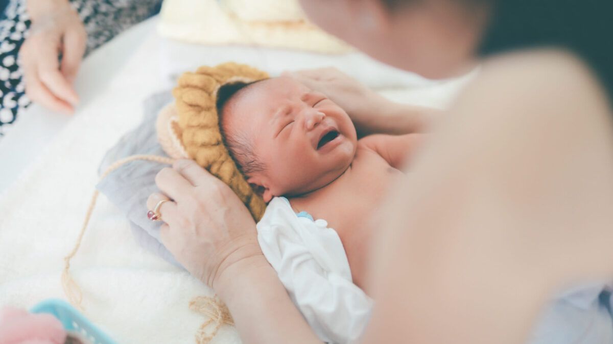 産婦人科院で生まれたての赤ちゃん