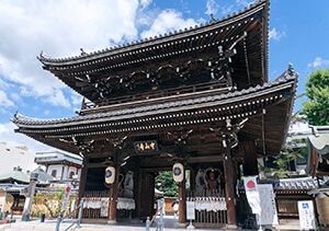 千葉県正中山法華経寺の門