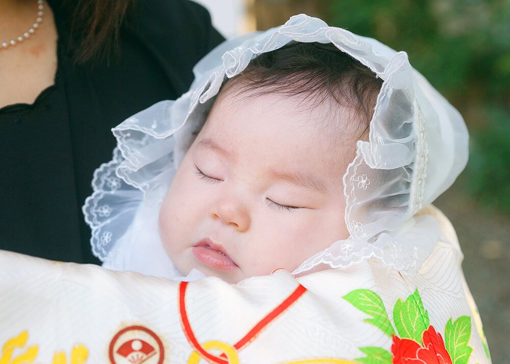 世田谷八幡宮でのお宮参り出張撮影で寝ている赤ちゃん
